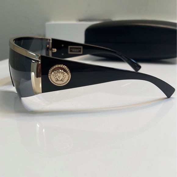 Versace Sunglasses - Unisex - Picture 3 of 11